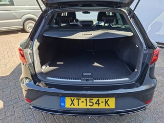 SEAT Leon ST 1.5 TSI FR 150pk Carplay Camera Stoelverw. Business Intense / 24