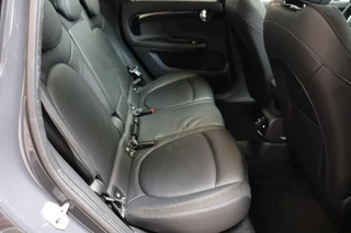 MINI Countryman John Cooper Works ALL4 Chili Automaat  / Navigatiesysteem Plus / Leder / Panoramadak / Harman Kardon / Stoelverwarming / Achteruitrijcamera / 19 Inch / Sportstoelen / Parkeersensoren voor+achter / Climate Control / Head-Up Display / 16