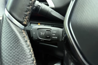Peugeot 3008 1.2T 130pk GT | Achteruitrijcamera | Parkeersensoren V+A | Cruise & Climate control | Navi | Apple Carplay / Android Auto / 25