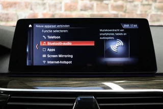 BMW 5 Serie Touring 540i xDrive High Executive Automaat  / Harman Kardon / Adaptief Onderstel / Driving Assistant / Achteruitrijcamera / Navigatie Professional / Cruise Control / Sportstoelen / Parking Assistant / Zonnescherm / Climate Control / 18 Inch / Stoelverwarming voor+achter / 23