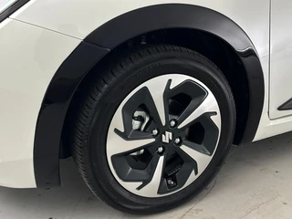 Suzuki Swift 1.2 Style Smart Hybrid Black & White edition / 37