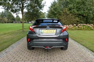 Toyota C-HR 1.8 Hybrid Executive  | Dealer onderhouden | NAVI | Camera | Trekhaak | Cruise control | / 12