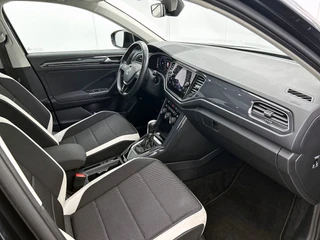 Volkswagen T-Roc 1.5 TSI Sport Automaat | Adaptive Cruise | CarPlay | Camera | Panoramadak | Parkeersensoren | Trekhaak | NAP / 12