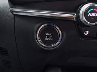 Mazda 3 2.0 SA-X Luxury Trekhaak | Leder | Head-up | All-seasonbanden / 33