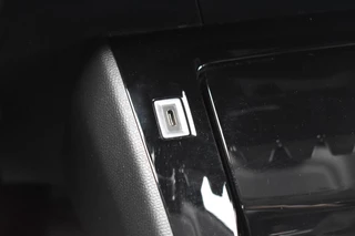 Peugeot 208 1.2 PURETECH ALLURE NAVI + APP CONNECT / ECC / PDC / LED PAKKET / 30