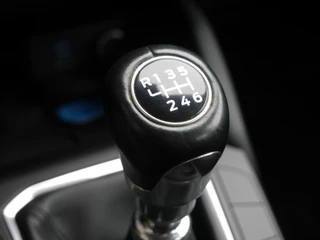Ford Kuga 2.0 TDCi 150pk Titanium | Diesel | Trekhaak 1900kg | Navigatie | Climate control | Achteruitrijcamera | Cruise control | Keyless | Lichtmetalen velgen / 32