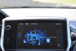 Peugeot 208 1.2 PureTech Style  | NL-Auto | Navi | Cruise Control | Airco | Bluetooth | Park.sensoren | LM-Velgen | NAP / 38