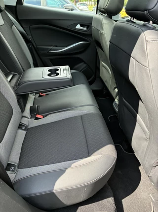 Opel Grandland X 130 PK 8-Traps Automaat | Climate control | Panorama dak | Winterpakket | Navigatie | Parkpilot | LM-Velgen | Trekhaak | AGR | Xenon verlichting / 43
