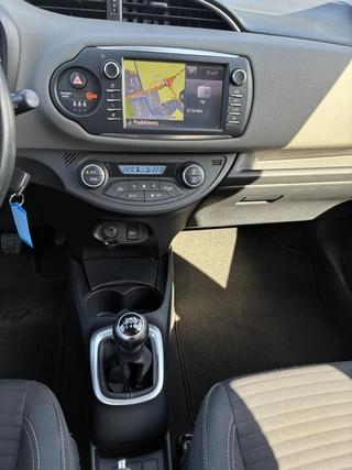 Toyota Yaris 1.0 VVT-i Aspiration 5-Deurs | Climate control | Camera | Navigatie | Cruise control | Elektrisch Pakket | Bluetooth telefoonvoorbereiding / 25