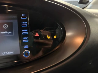 Toyota Aygo X 1.0 VVT-i MT first / apple /stoelverw /cruisec /camera/pdc/clima/boeken / 18
