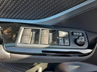 Toyota C-HR 1.8 Hybrid Business Plus ALL SEASONS STOEL/STUURVERW KEYLESS PARK-SENSOREN BLIND-SPOT LM-VELGEN DAB+ CAMERA / 14
