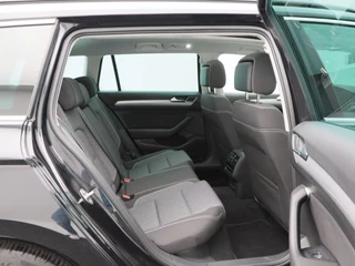 Volkswagen Passat 1.4 TSi 218 Pk PHEV GTE Business | Panoramadak | Camera | Adaptive Cruise | Stoelverwarming | Navigatie | CarPlay | 17 Inch | 73.094 Km !! / 41