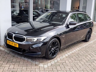 BMW 3 Serie Touring 320e PHEV Orig NL. | Leder | Park Assist | Carplay/Android