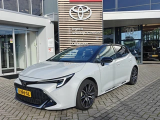 Toyota Corolla Hybrid 140 GR Sport SCHUIF/KANTELDAK PARKEERSENSOREN STOELVERW LM-VELGEN APPLE/ANDROID DRAADLOOS-LADEN CAMERA KEYLESS