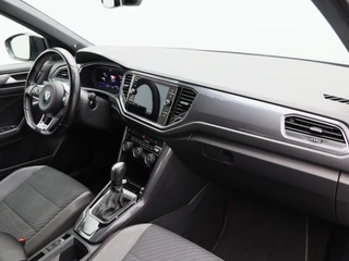 Volkswagen T-Roc 1.5 TSi 150 Pk Automaat R line | Black Style | Trekhaak | Stoelverwarming | Panorama dak | Camera | Adaptive Cruise | Climatronic | Carplay | 19 Inch | 58.509 Km !! / 42