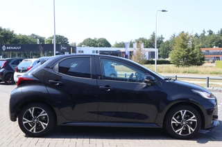 Toyota Yaris HYBRID 115 FIRST EDITION STOEL/STUURVERW DRAADLOOS-LADEN APPLE/ANDROID KEYLESS CLIMA AD-CRUISE 16" LM-VELGEN / 8