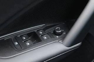 Volkswagen Tayron 1.5 eHybrid 272PK R-Line Black Style  IQ.Light/Pano/Keyless/360/DCC/ACC/Dodehoek/19"/Trekhaak wegkl. / 11