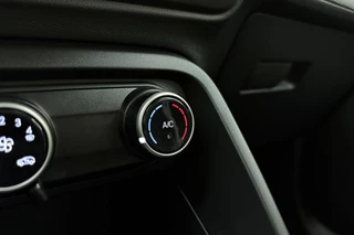 Citroen C3 1.2 Turbo 100pk Plus | Navigatie via carplay | Airco | Dakrails | DAB Radio | Cruise control | Parkeersensoren achter | LED Verlichting / 24