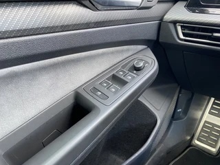 Volkswagen Golf 1.5 eTSI R-Line AUT  | dealer onderh. | panoramadak | stoel-/stuurverw. | keyless | trekhaak | carplay / 24