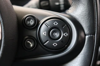 MINI Clubman Cooper Business  / Navigatiesysteem / Bluetooth / Airconditioning / Audio / 17 Inch / Cruise Control / 30