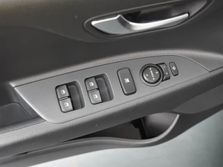 Kia Stonic 1.0 T-GDi MHEV DynamicPlusLine  - Apple Carplay/Android Auto - Cruise Control - Climate Control - Navigatie - Stuur/Stoel Verwarming - Fabrieks garantie tot 04-2032 of 150.000km fabrieksgarantie / 22