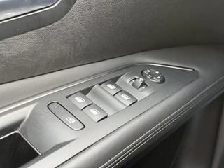 Peugeot 3008 Première 1.2 PureTech 130PK Navigatie, Achteruitrijcamera, Keyless, Elektrische Kofferklep, Trekhaak, Apple Carplay, Android Auto / 18