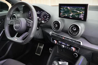 Audi Q2 35 TFSI 150pk S-Tronic S Edition Trekhaak Panoramadak ACC Stoelverwarming Keyless Virtual Cockpit 2x S-Line / 4