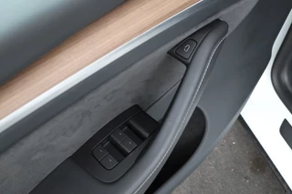 Tesla Model Y Long Range AWD 75 kWh Navigatie, trekhaak! Volleder, Climate / 16