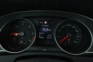 Volkswagen Passat Variant 1.6 TDI Comfort Business  Automaat, Navigatie, Apple carplay, Climate, / 19