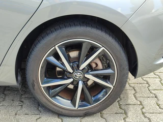 Toyota Auris 1.8 Hybrid DYNAMIC ULTIMATE / 32