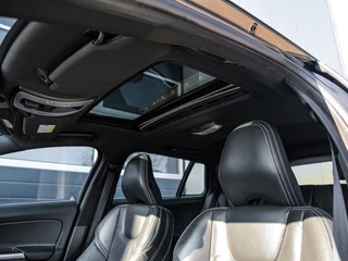 Volvo V60 2.4 D6 AWD Plug-In Hybrid Summum | Leder | Schuifdak | Keyless | Camera | Xenon | Stoelverwarmng / 7