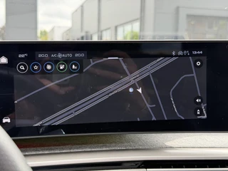 Peugeot e-3008 Launch Edition Dual Motor 73 kWh 325PK Automaat Navigatie, Rondomzichtcamera, Keyless, Panoramadak, Stoel & Stuurwielverwarming, Apple Carplay, Android Auto / 36