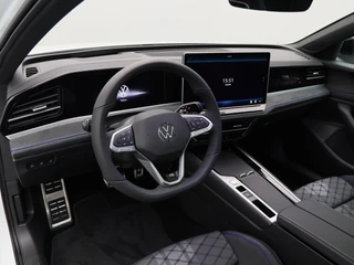 Volkswagen Passat Variant 1.5 eHybrid 272 Pk R-Line | Black Style | Stoel/Stuurverwarming | Panoramadak | 360 Camera | Head Up | Memory | Trekhaak | 19 Inch | 155 Km !! / 4