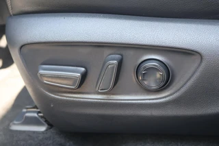 Toyota RAV4 2.5 HYBRID EXECUTIVE JBL NAVI APPLE/ANDROID EL-STOEL MET GEHEUGEN DODEHOEK DETECTIE EL.A.KLEP LED DAB 360* / 10