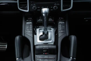 Porsche Cayenne 3.0 S E-Hybrid Platinum Edition Pano|Stoelverwarming|Bose| / 45