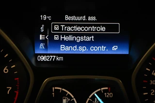 Ford Kuga 1.5 EcoBoost Trend Ultimate | CLIMA | VOORRUITVERWARMING | APPLE | TREKHAAK | 18" / 35