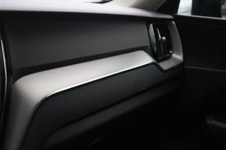 Volvo XC60 T6 Recharge AWD Plus Dark | Longe Range | Stoelverwarming | Parkeercamera | Panoramadak | Pilot Assist  | Leder | Keyless / 39