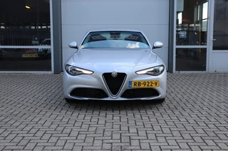 Alfa Romeo Giulia 2.0T SUPER AUT ORIG.NL/A.CarPlay/Ad.Cruise/Stuur&Stoelverw./18inch 114dkm! / 6