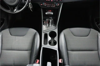 Kia Niro 1.6 GDi Hybrid DynamicLine  - Automaat - Trekhaak - Achteruitrijcamera - Navigatie - Cruise Control - Climate Control - 12 maanden bovag garantie / 67