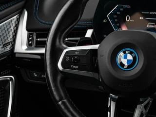 BMW iX1 eDrive20 67 kWh M Sport | SOH 100% | Trekhaak | Harman/Kardon | Keyless | LED | Camera | Navigatie | 18" / 18