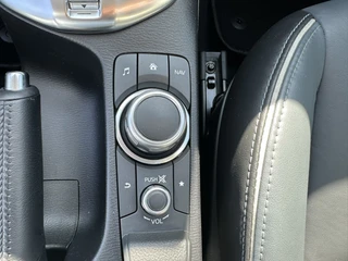 Mazda 2 1.5 Skyactiv-G Luxury  | Leer | Apple/Android | Stoel- en stuurverwarming | PDC | Cruise | ECC | Navi / 28
