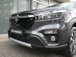 Suzuki S-Cross 1.4 Boosterjet Style Smart Hybrid NIEUWE AUTO, UIT VOORRAAD LEVERBAAR S-Cross Stijl uitvoering, 360 Camera, Climate control, Adaptive Cruise Control, Apple Carplay / Android Auto / 31