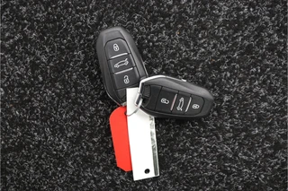 Peugeot 5008 1.2 PureTech Active Pack Business  GT - Trekhaak - All Seasonbanden - Schuif/kantel dak - Virena zekerheidspakket €895 / 79