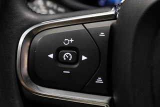 Volvo XC60 2.0 B4 MHEV 197PK Momentum 2WD Dealeronderhouden | Apple Carplay / Android Auto / 18