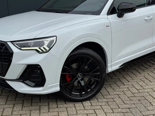 Audi Q3 35 TFSI S Line Edition * Panoramadak * Trekhaak * Stoelverwarming * Parkeercamera * / 17