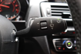 BMW 1 Series 118i Executive M Sport Pakket 5 deurs / Navigatie Professional / LED / Trekhaak / 18 Inch / Climate Control / Hifi / Parkeersensoren / Cruise Control / Extra Getint Glas / Bluetooth / Shadow Line / 32