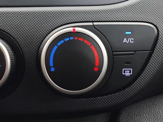 Hyundai i10 1.0i Comfort Bluetooth | All-seasons | Cruise control / 29
