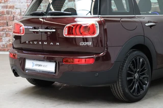 MINI Clubman Cooper Serious Business / Navigatiesysteem Professional / Panoramadak / Harman Kardon / Climate Control / 17 Inch / LED-koplampen / Parkeersensoren / Cruise Control / Lichtpakket / 6