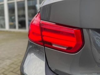 BMW 3 Serie 318i Executive M Sport I Navigatie I Trekhaak I Xenon I Dealer ond. I NL auto / 20