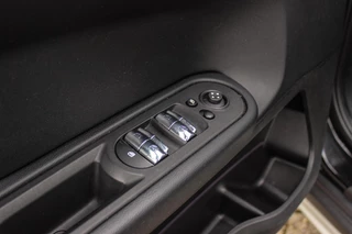 MINI Countryman 1.5 Cooper Essential | 1e eigenaar | NL auto | Driving Assistant | Camera | Sportstuur | Keyless entry | Stoelverwarming | LED | Carplay | DAB | Navigatie | PDC / 36